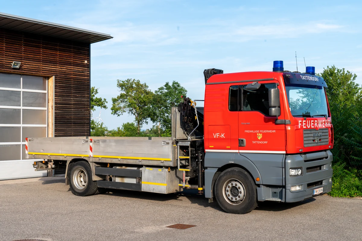 Versorgungsfahrzeug mit Kran der FF Tattendorf